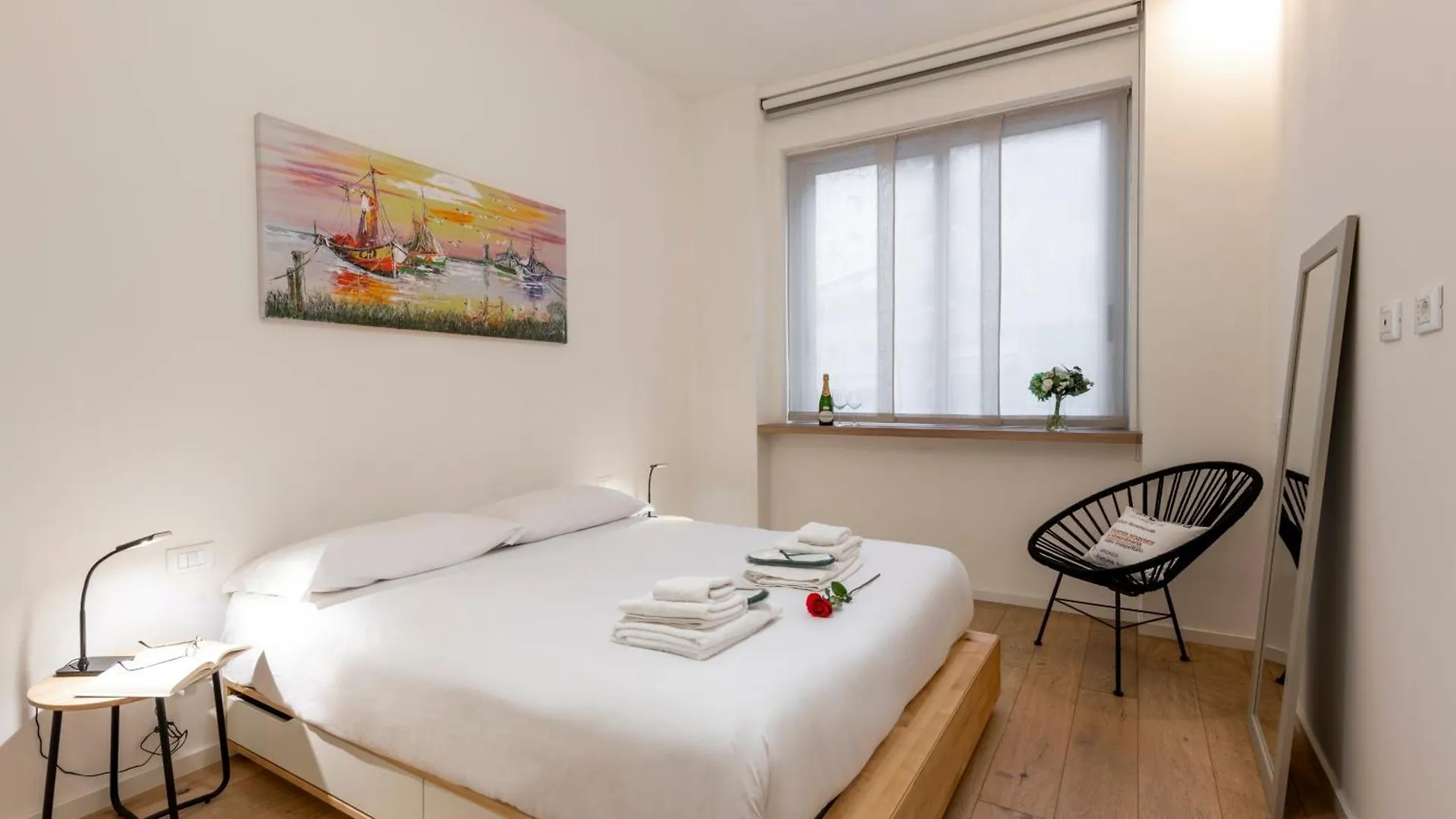 Longhena, 7 - Total White Apartment Милан